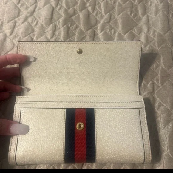 Gucci Cream Wallet with Red and Blue Stripes - Picture 2 of 6